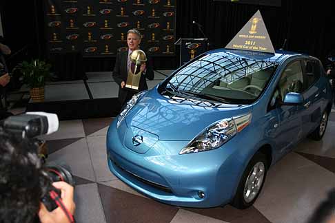 Nissan - Nissan Leaf auto elettica vince «World Car of the Year 2011» width=